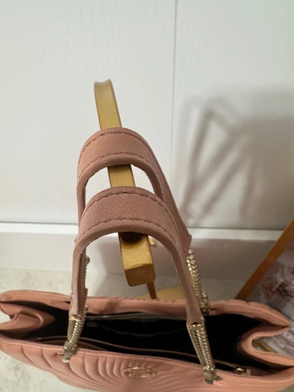 Henri Bendel blush pink 🩷 lambskin expandable chain tote with COA - Picture 4 of 15